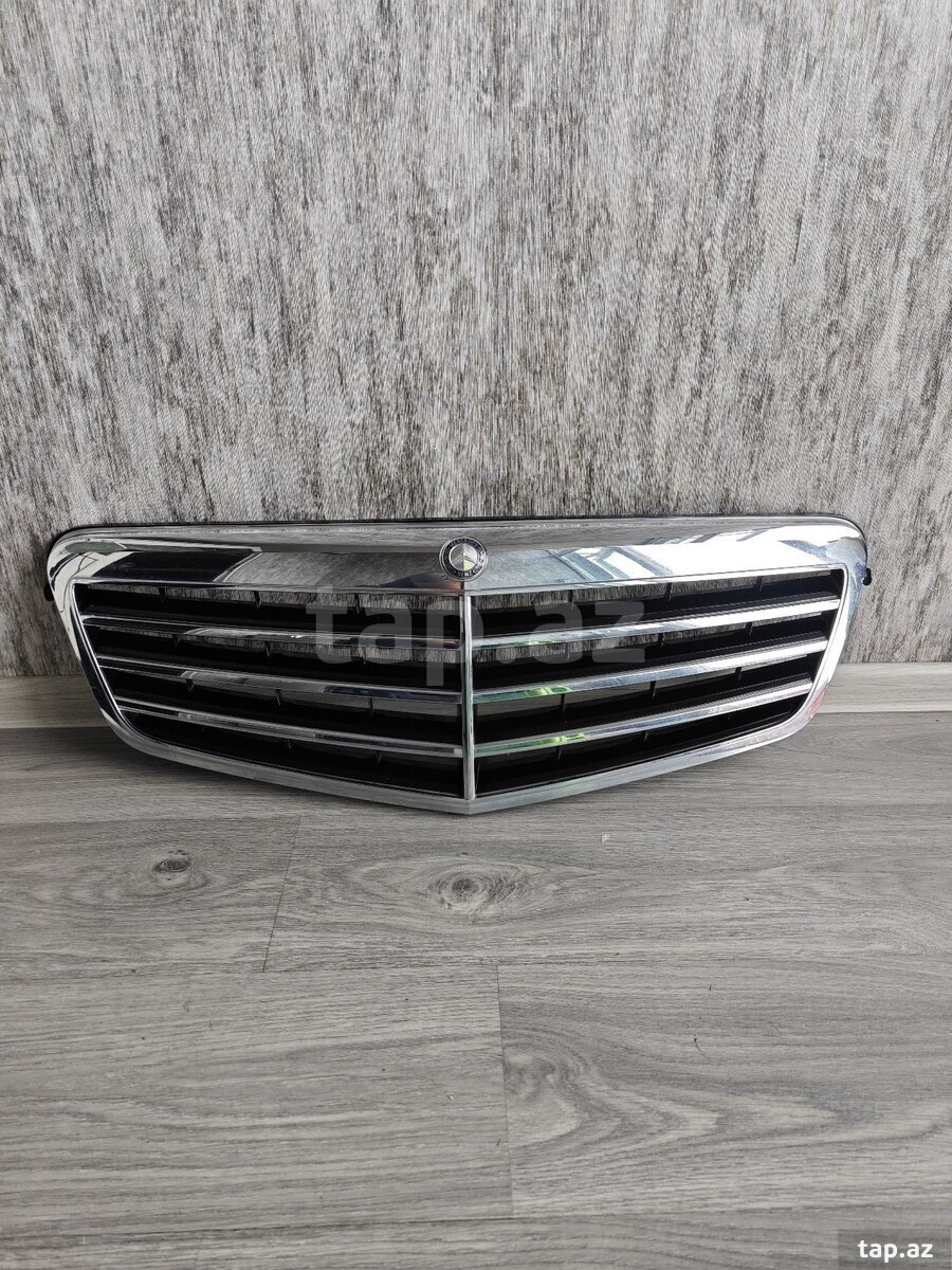Mercedes W212 radiator barmaqlığı
