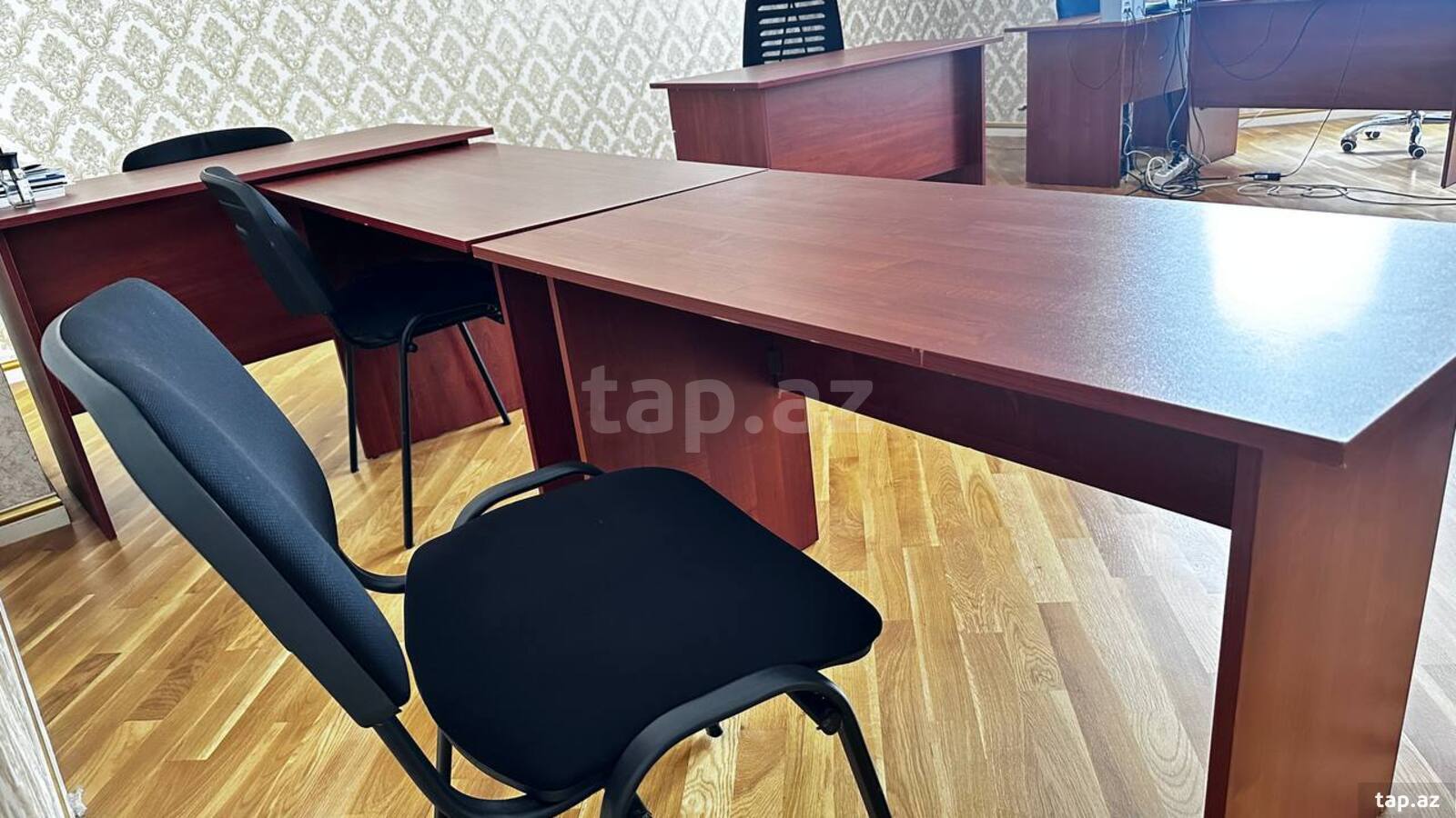 Ofis masası və oturacaqları