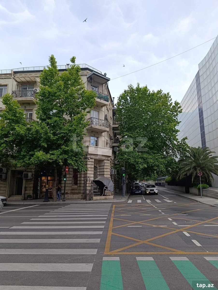 3-otaqlı mənzil, 28 May m., 82 m²
