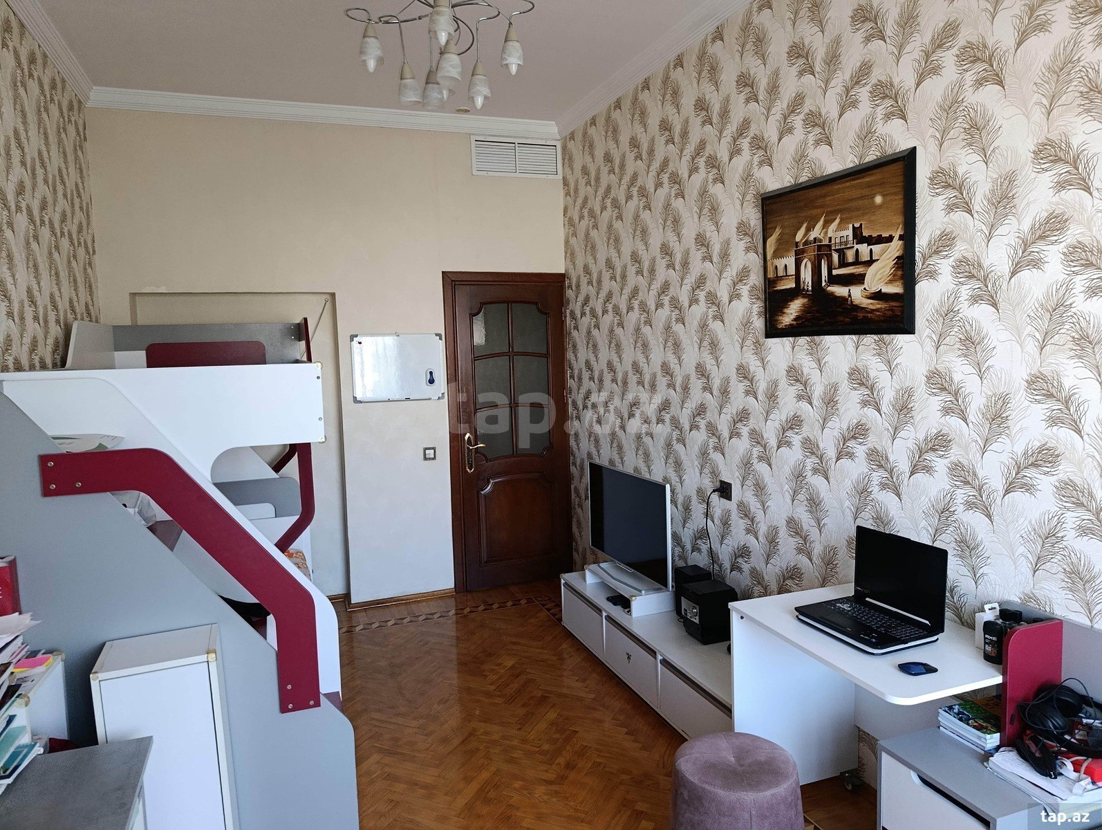 3-otaqlı mənzil, 28 May m., 82 m²