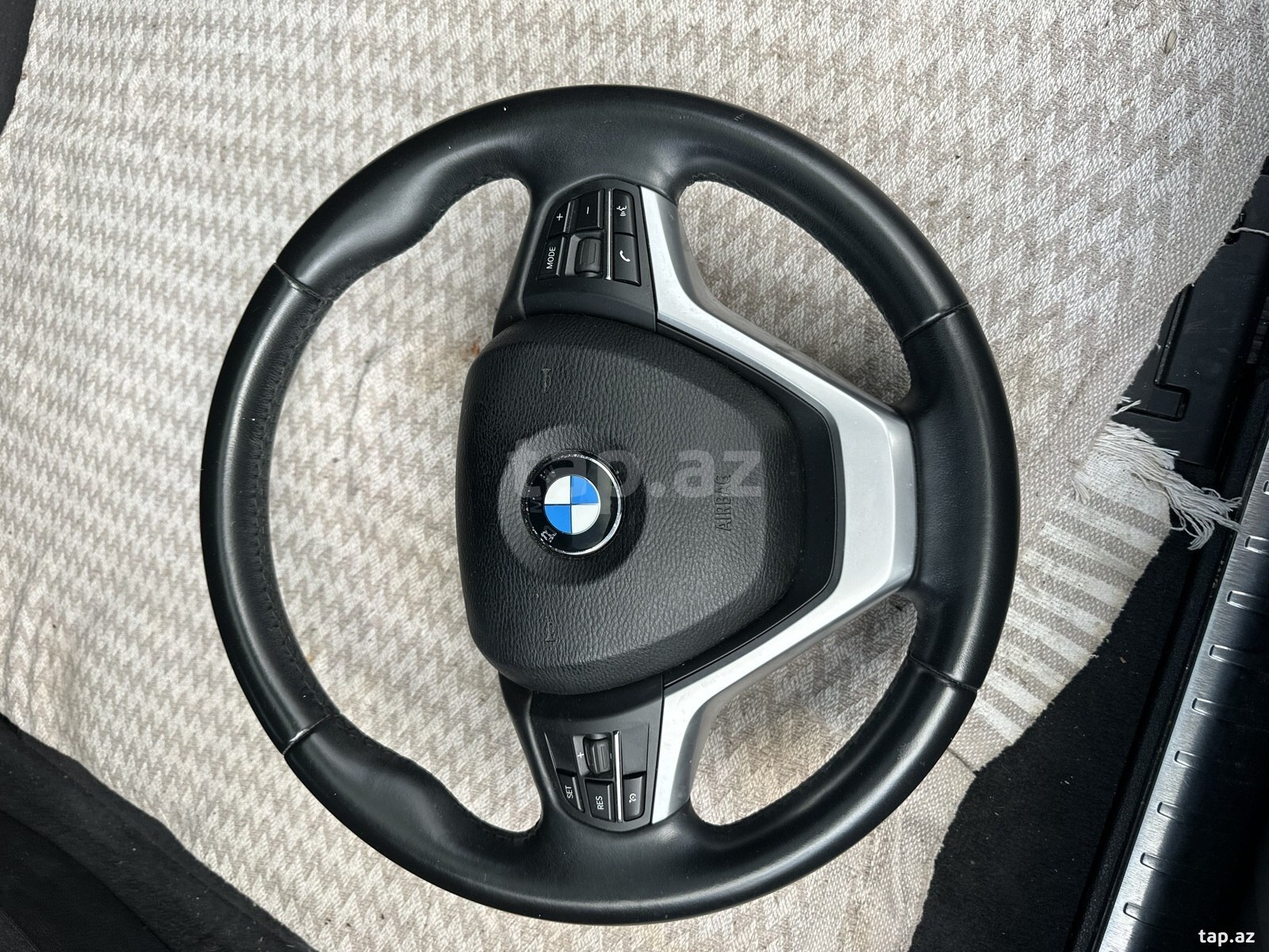 BMW X5, F15 sükanı