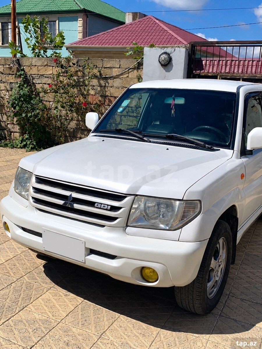 Mitsubishi Pajero io, 2000 il