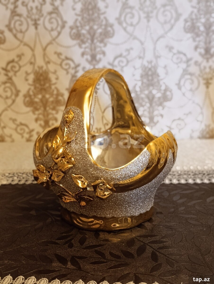 Meyvə-şirniyyat qabı
