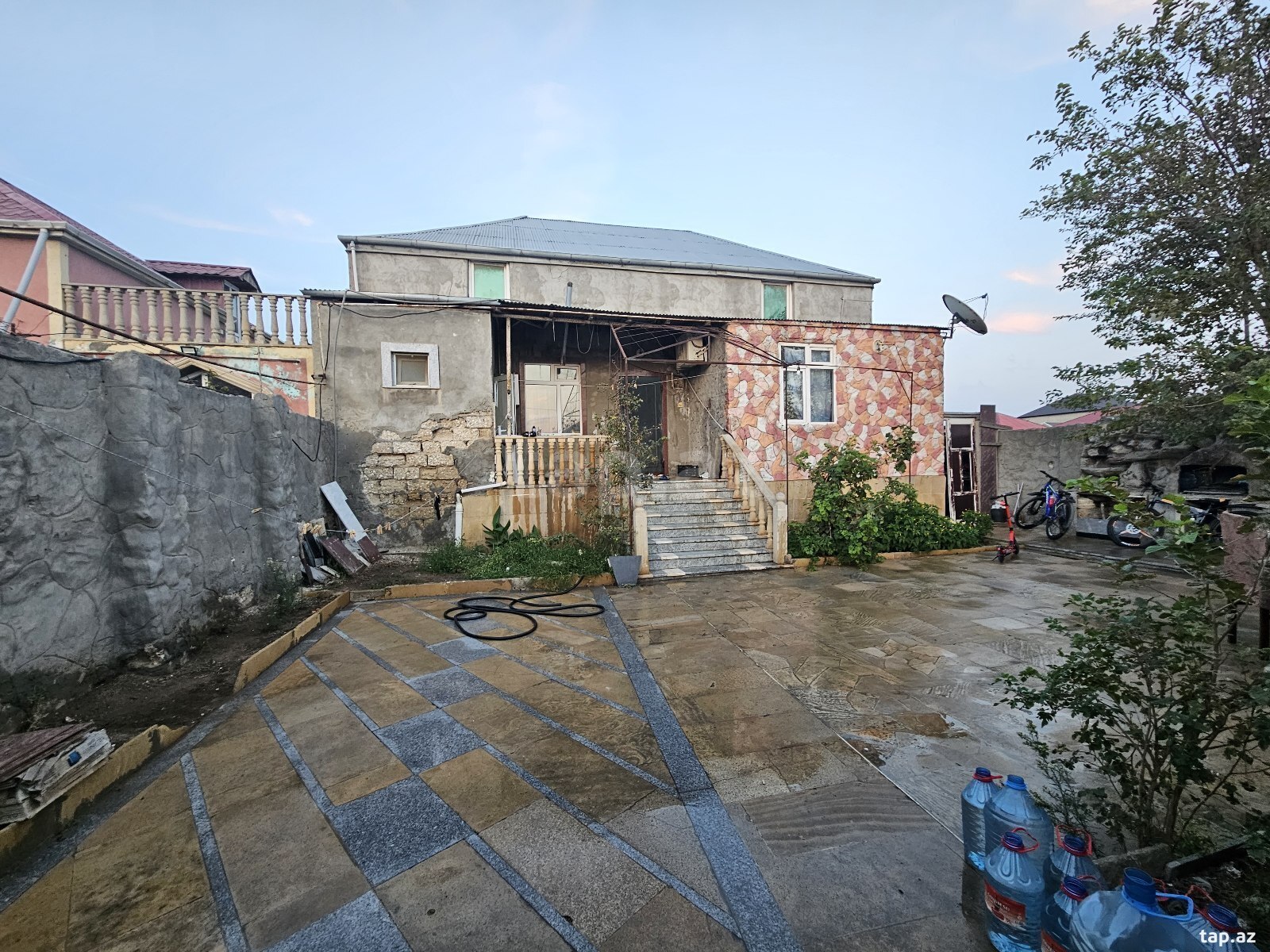 Həyət evi, Binə qəs.