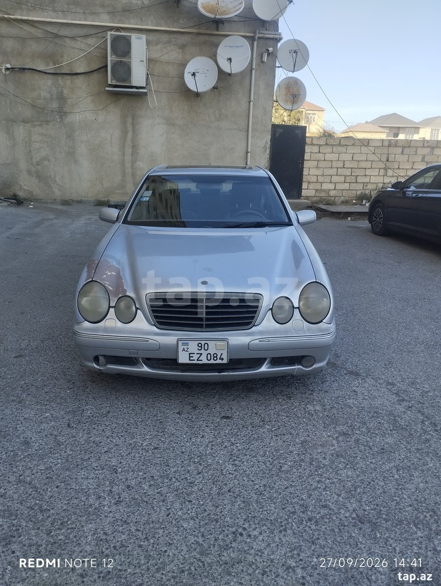 Mercedes E 320, 2001 il