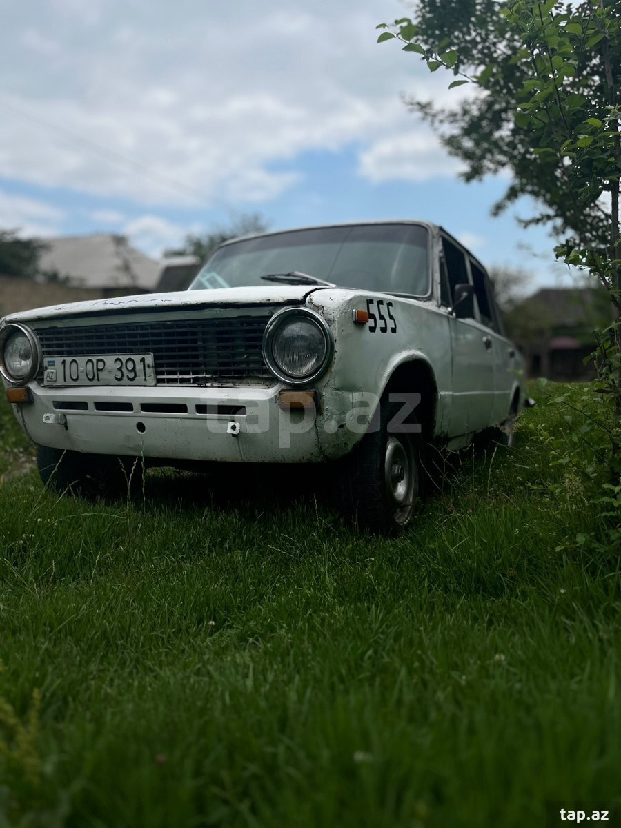 LADA (VAZ) 21011, 1976 il