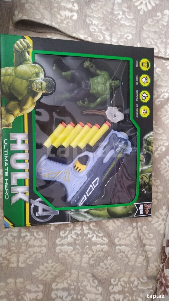 Hulk oyuncaq və desert eagle
