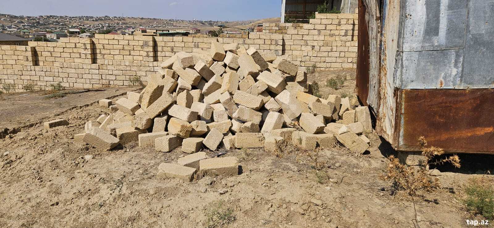 2 sot torpaq sahəsi, Qobu qəs.