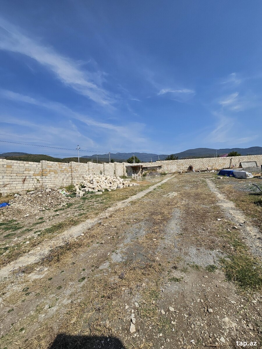 Torpaq satılır, İsmayıllı, İsmayıllı