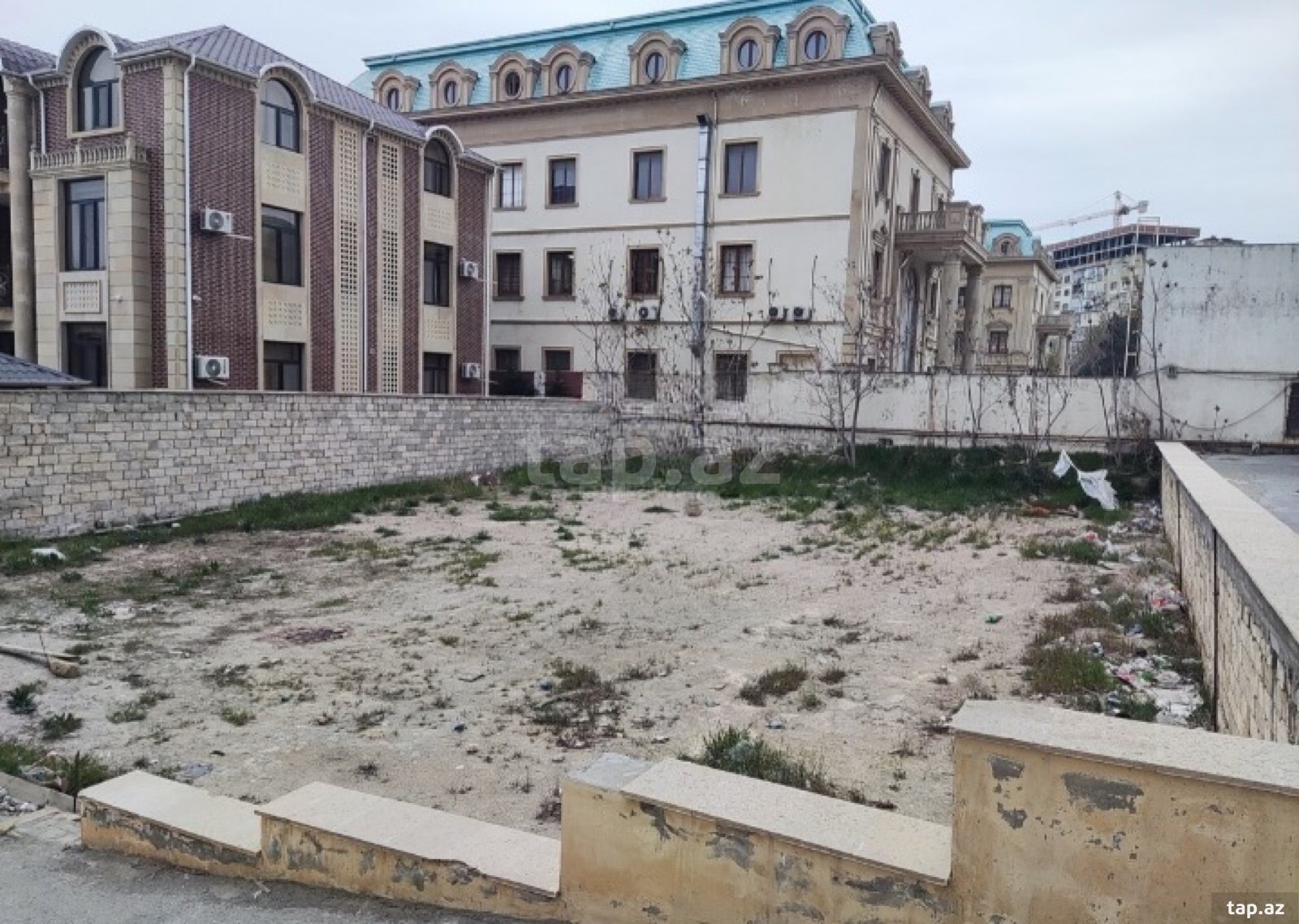 Torpaq satılır, Bakı