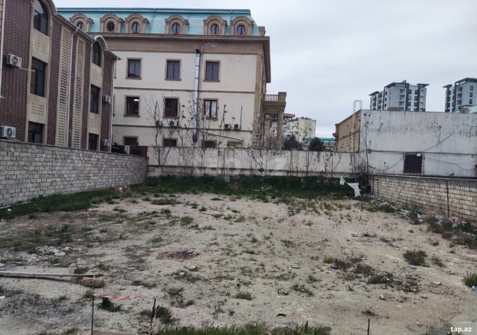 Torpaq satılır, Bakı