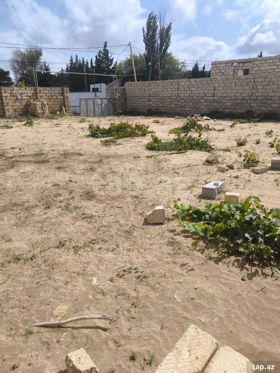 Torpaq satılır, Bakı