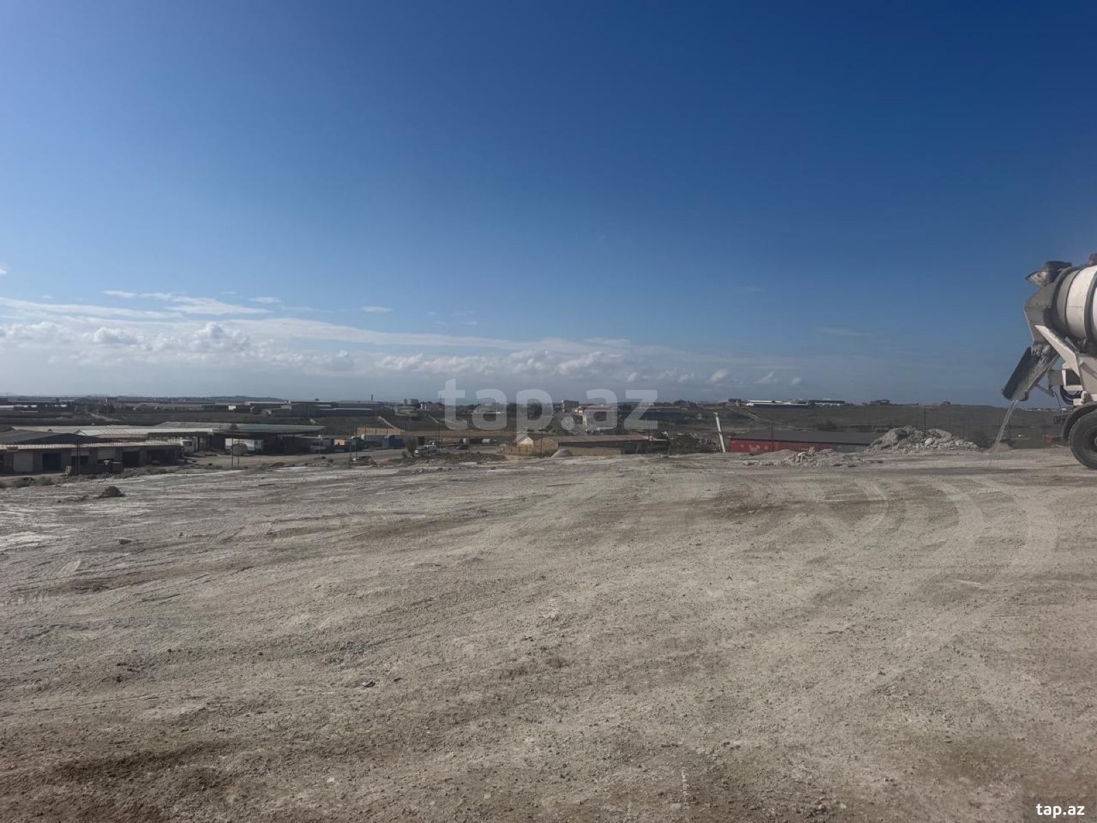 Torpaq satılır, Bakı