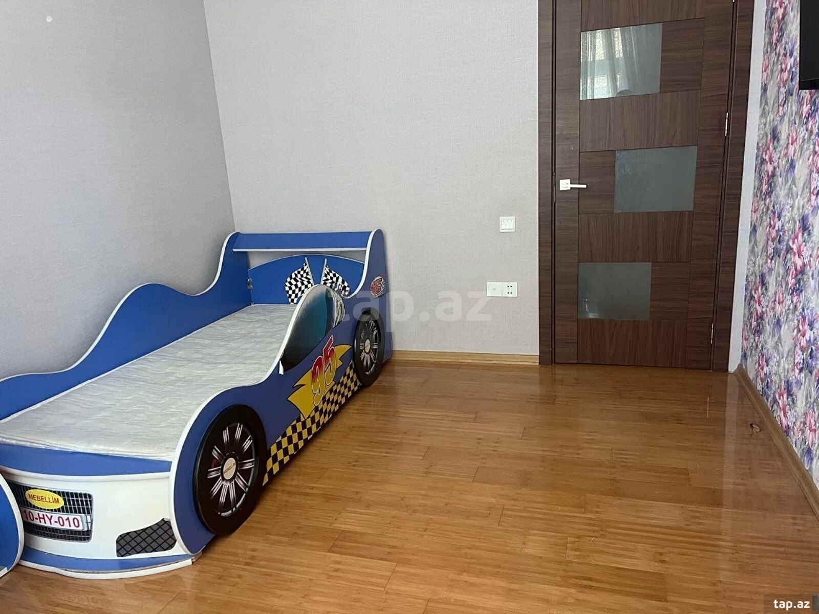 3-otaqlı yeni tikili kirayə verilir, 6-cı mkr., 100 m²