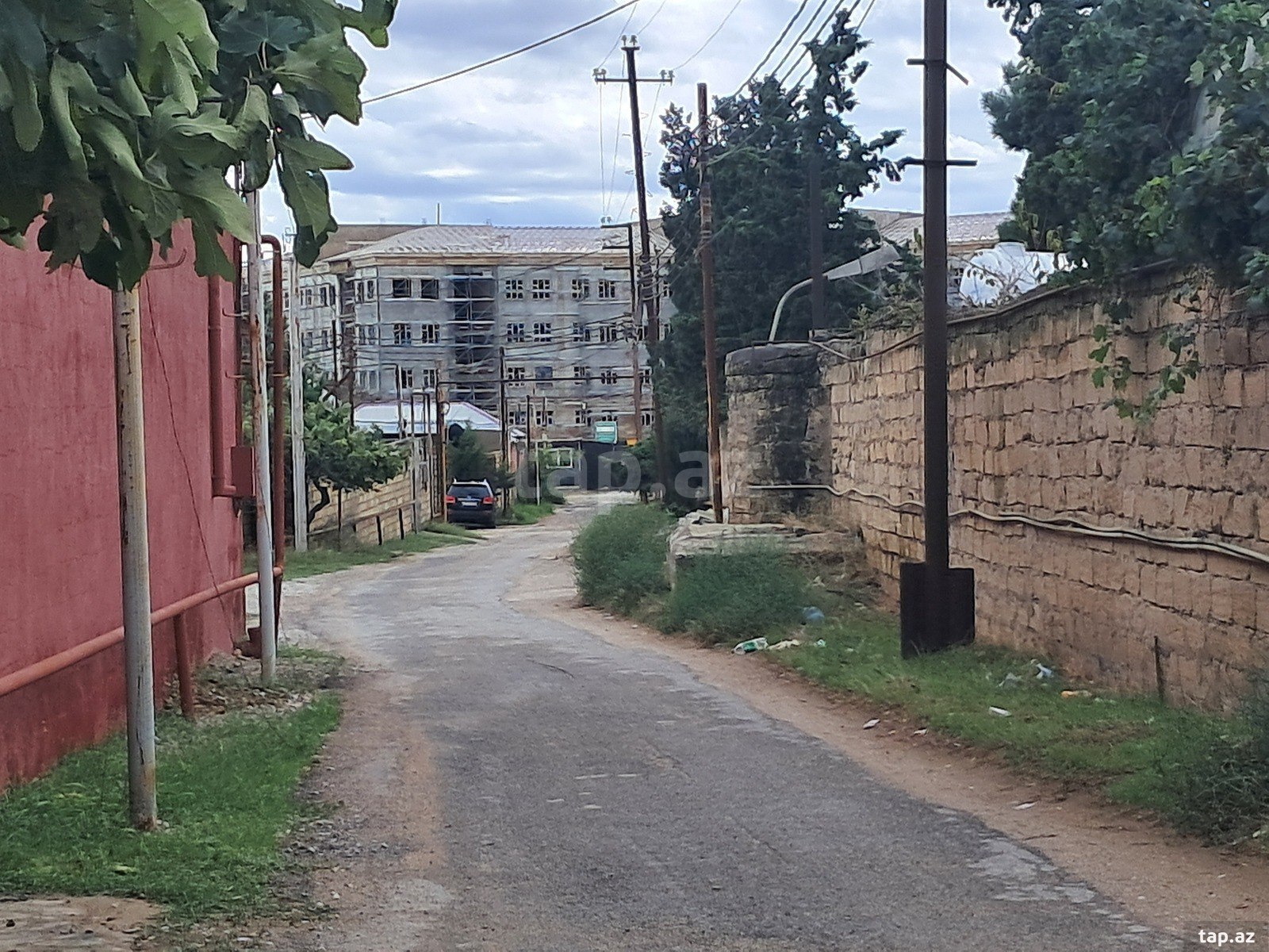Torpaq satılır, Bakı