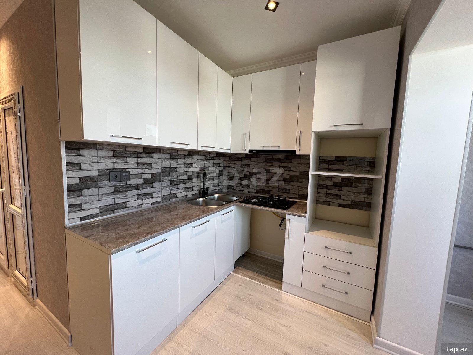3-otaqlı mənzil kirayə verilir, 8 Noyabr pr., 90 m²