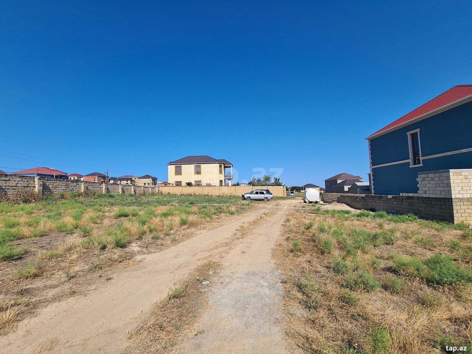 Torpaq satılır, Bakı