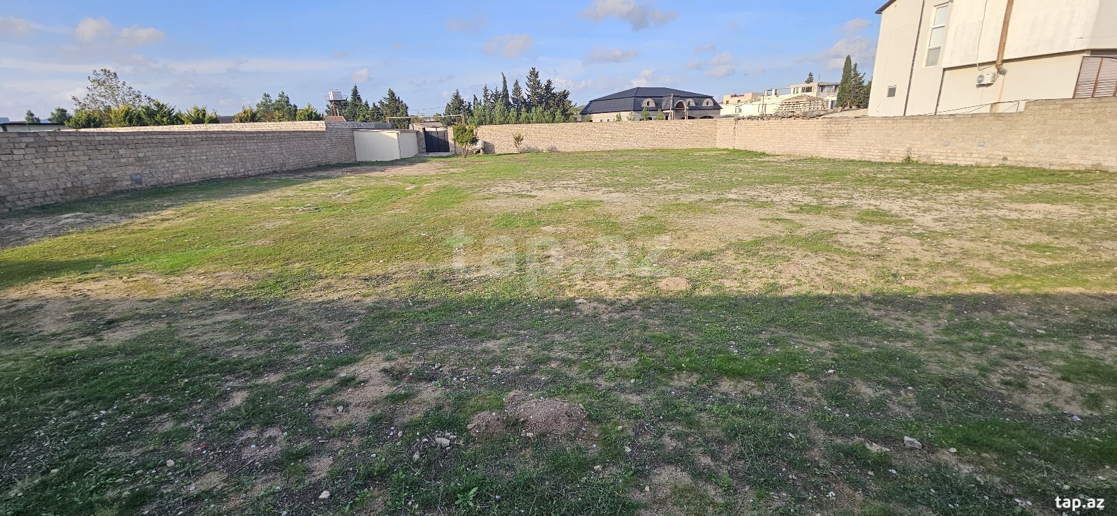 Torpaq satılır, Şüvəlan, Bakı