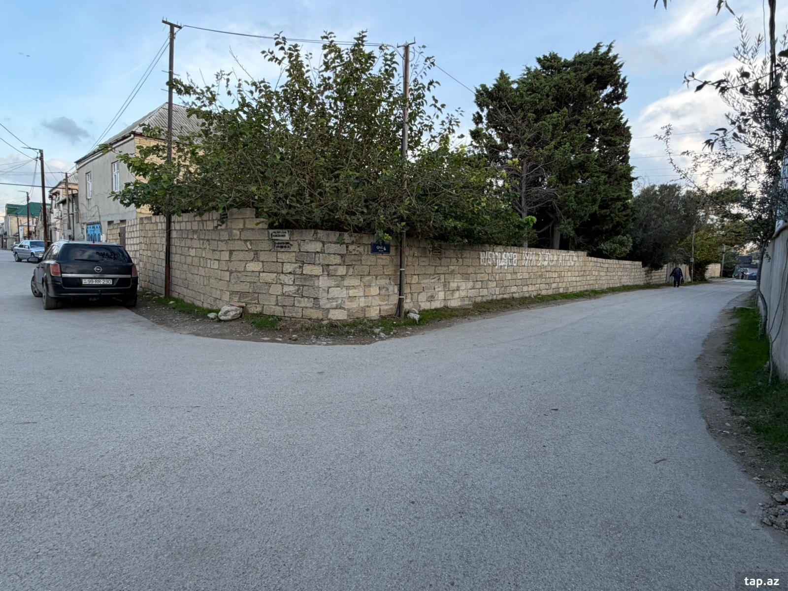 Torpaq satılır, Bakı