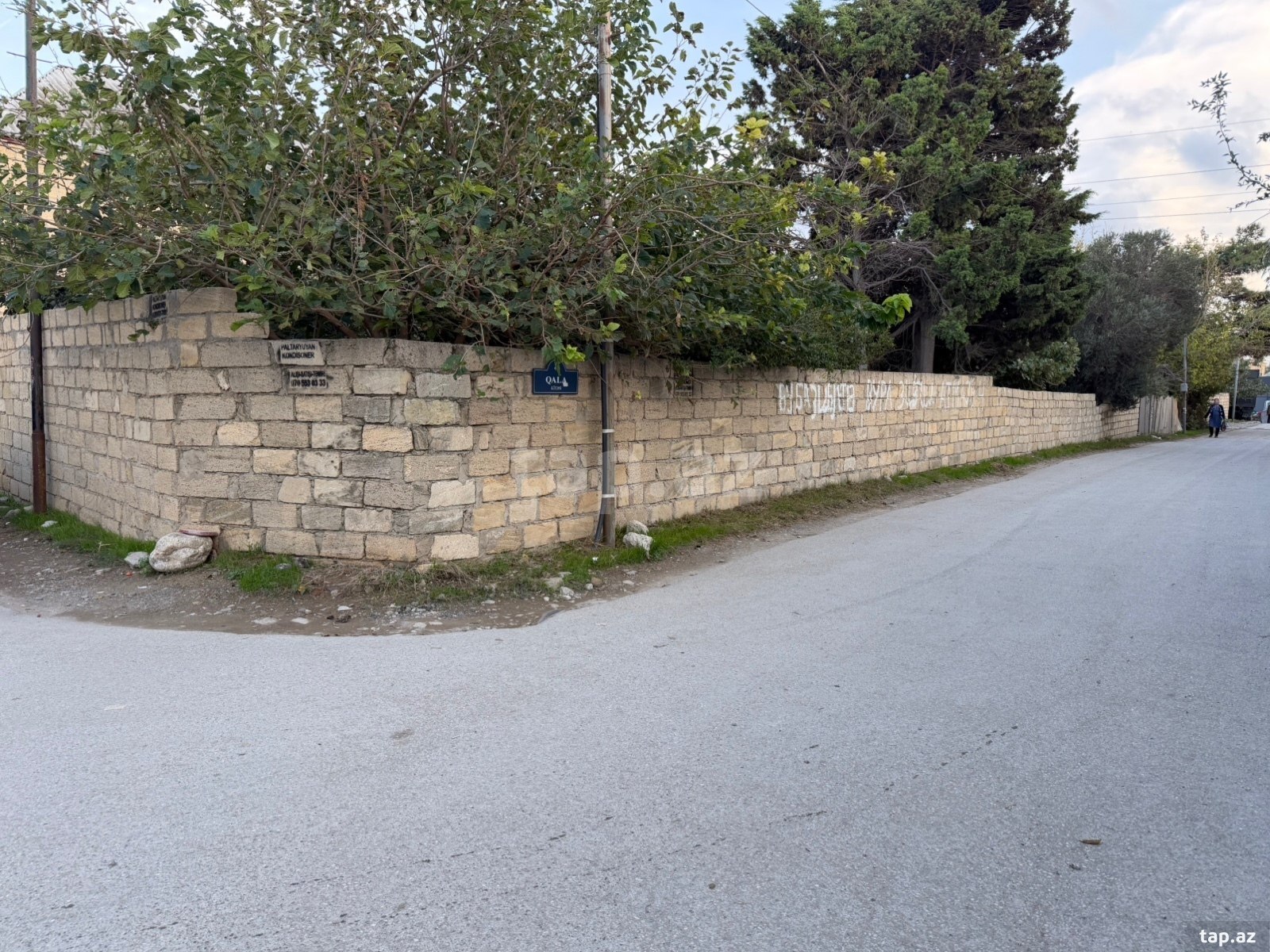 Torpaq satılır, Bakı
