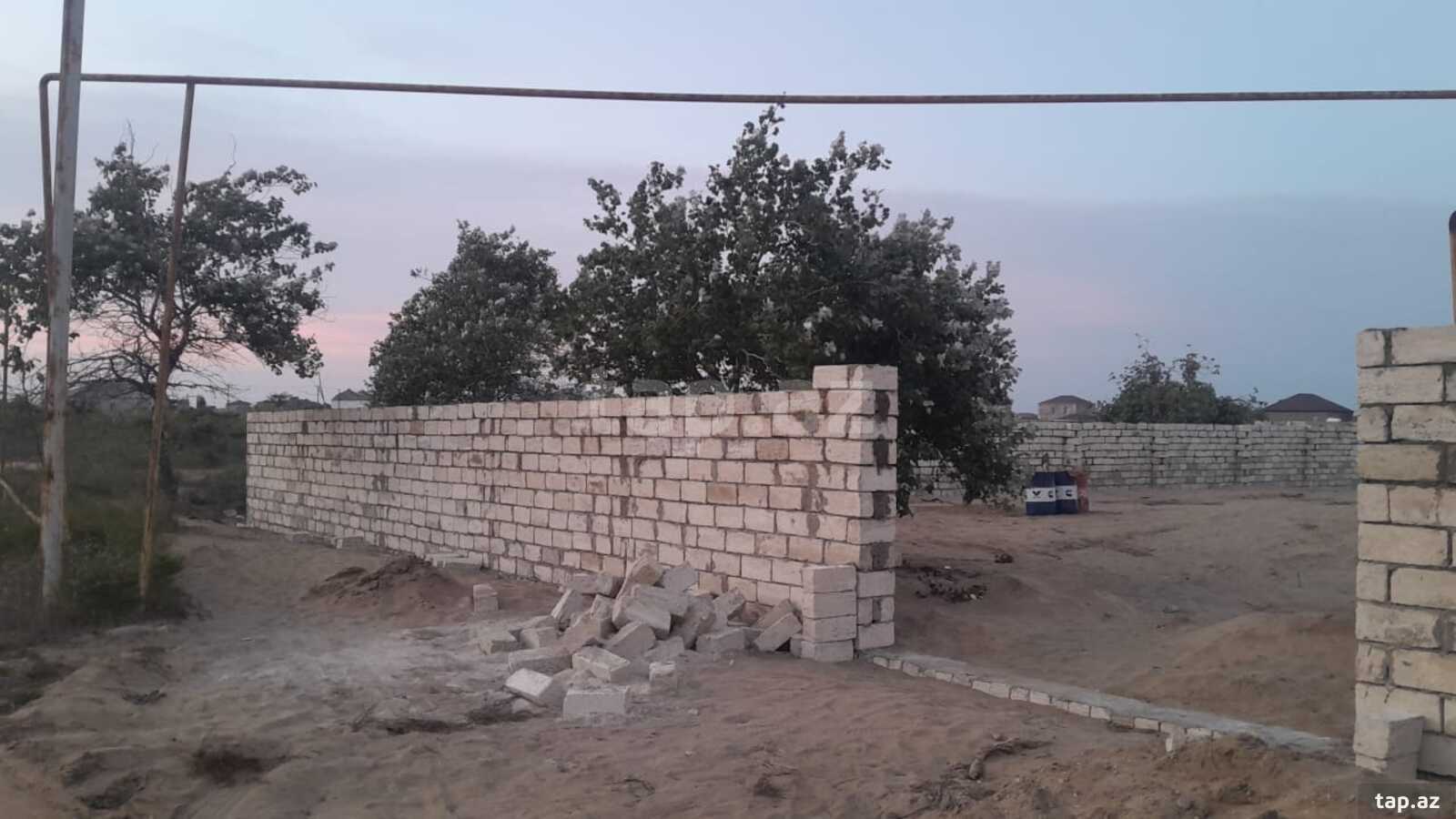 Torpaq satılır, Bakı