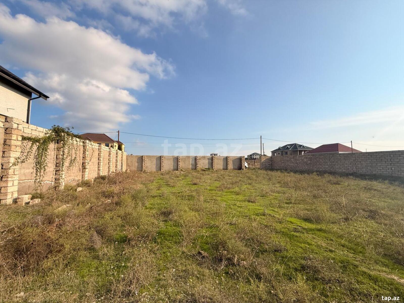 Torpaq satılır, Bakı