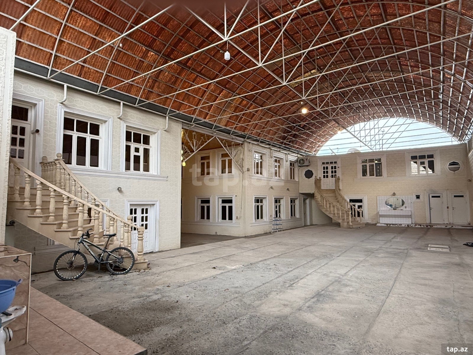 12 otaqlı həyət evi satılır, Gəncə