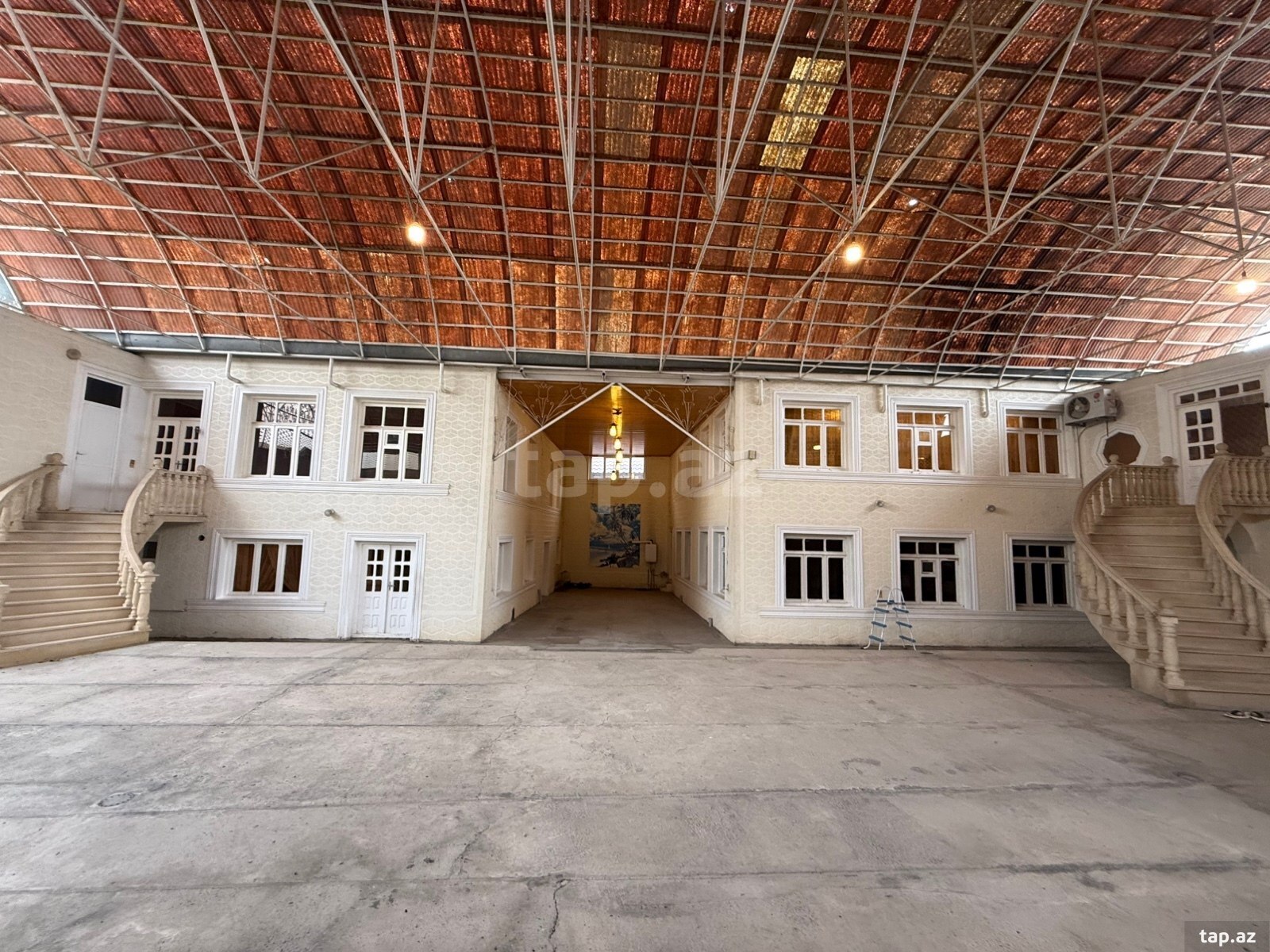 12 otaqlı həyət evi satılır, Gəncə