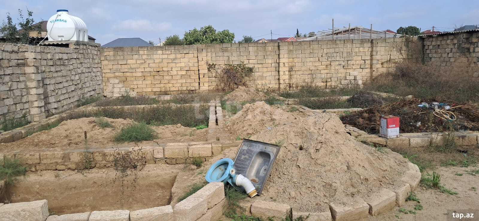 Torpaq satılır, Bakı