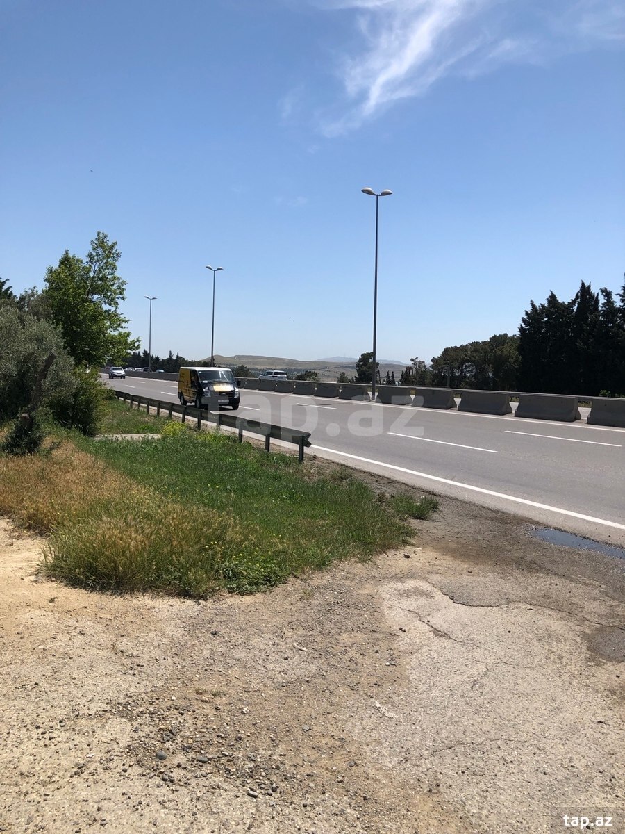 Torpaq satılır, Bakı