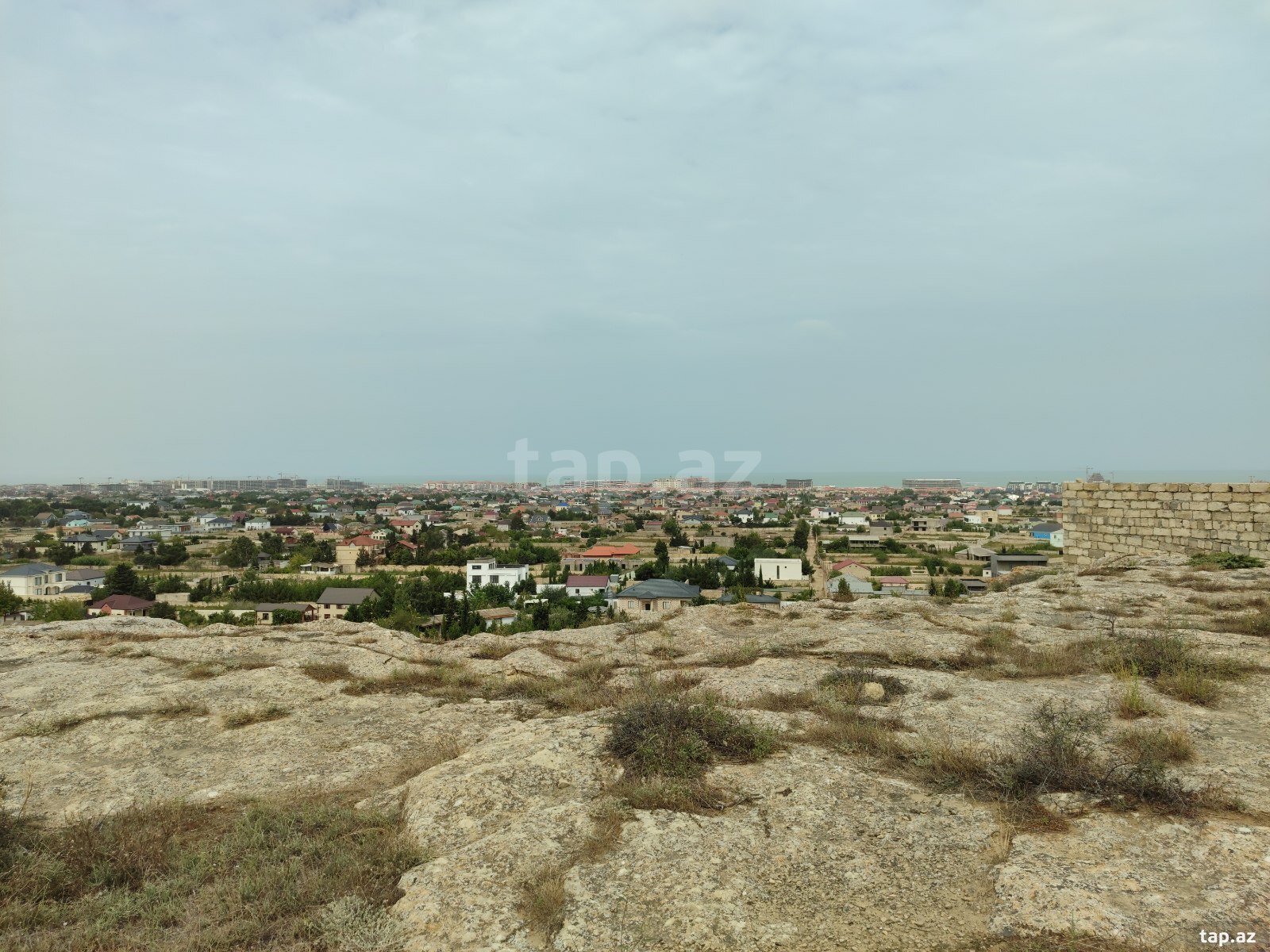 Torpaq satılır, Bakı
