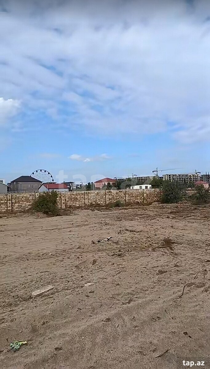 Torpaq satılır, Bakı