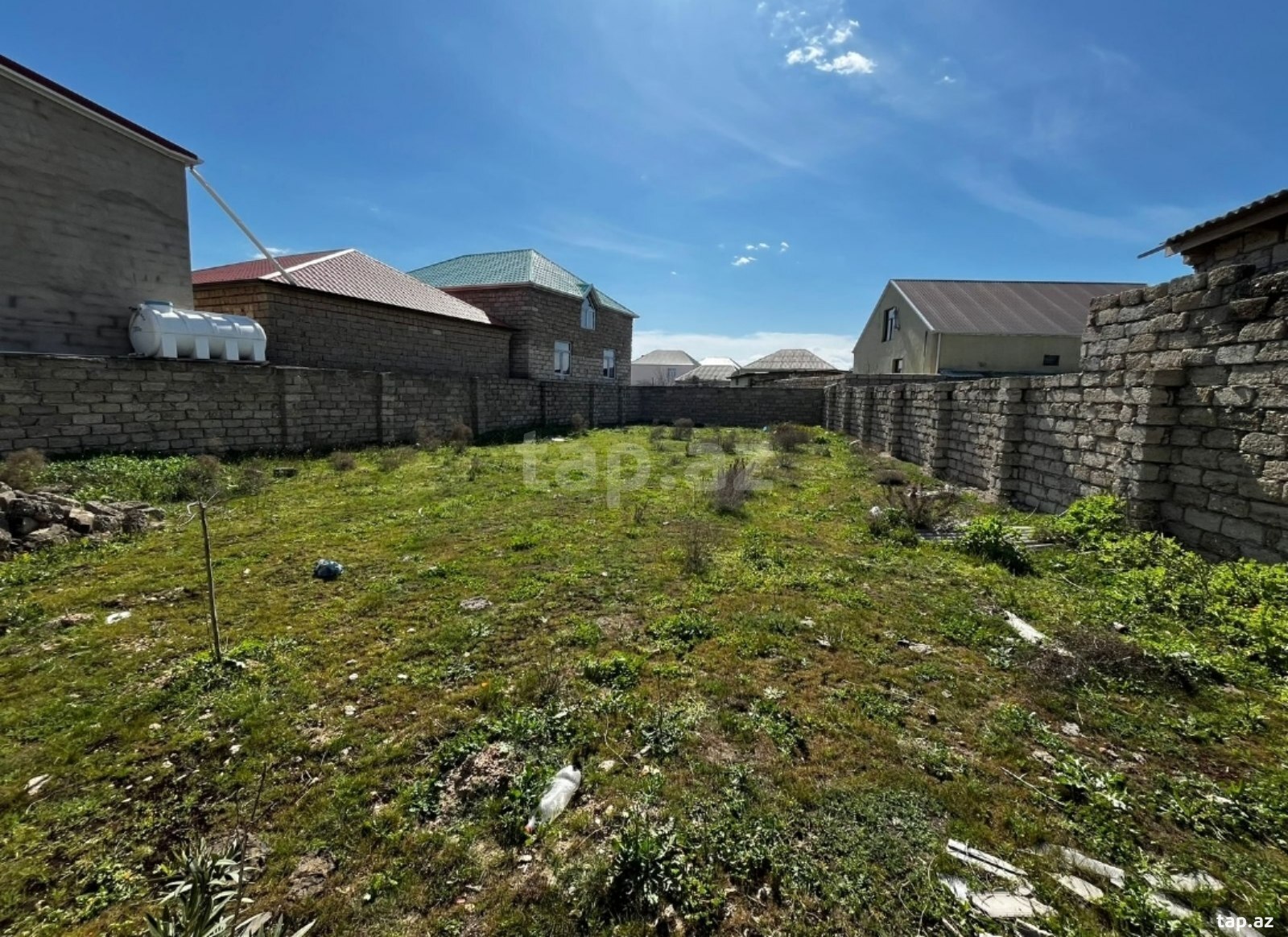 Torpaq satılır, Bakı