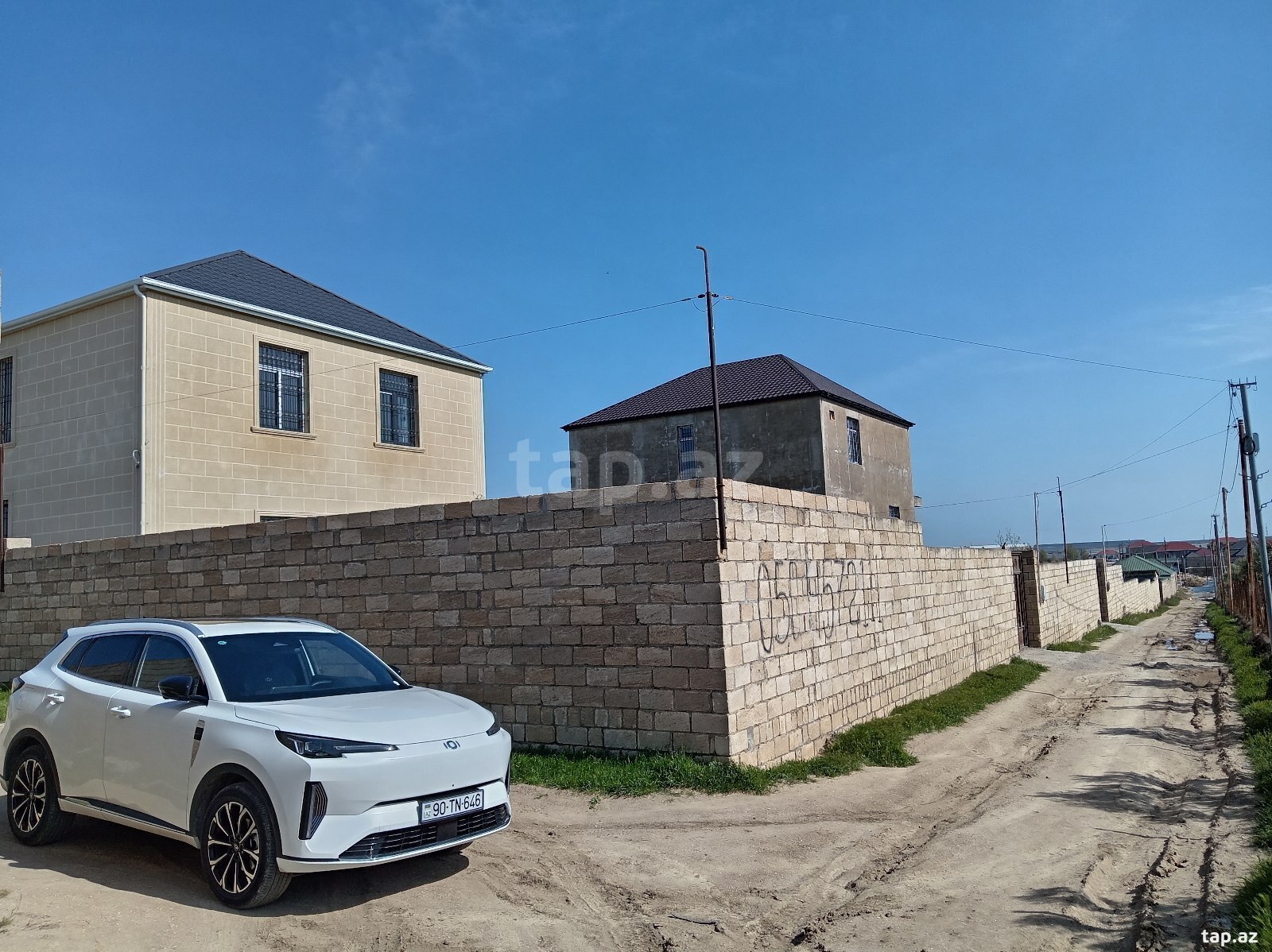 Torpaq satılır, Bakı