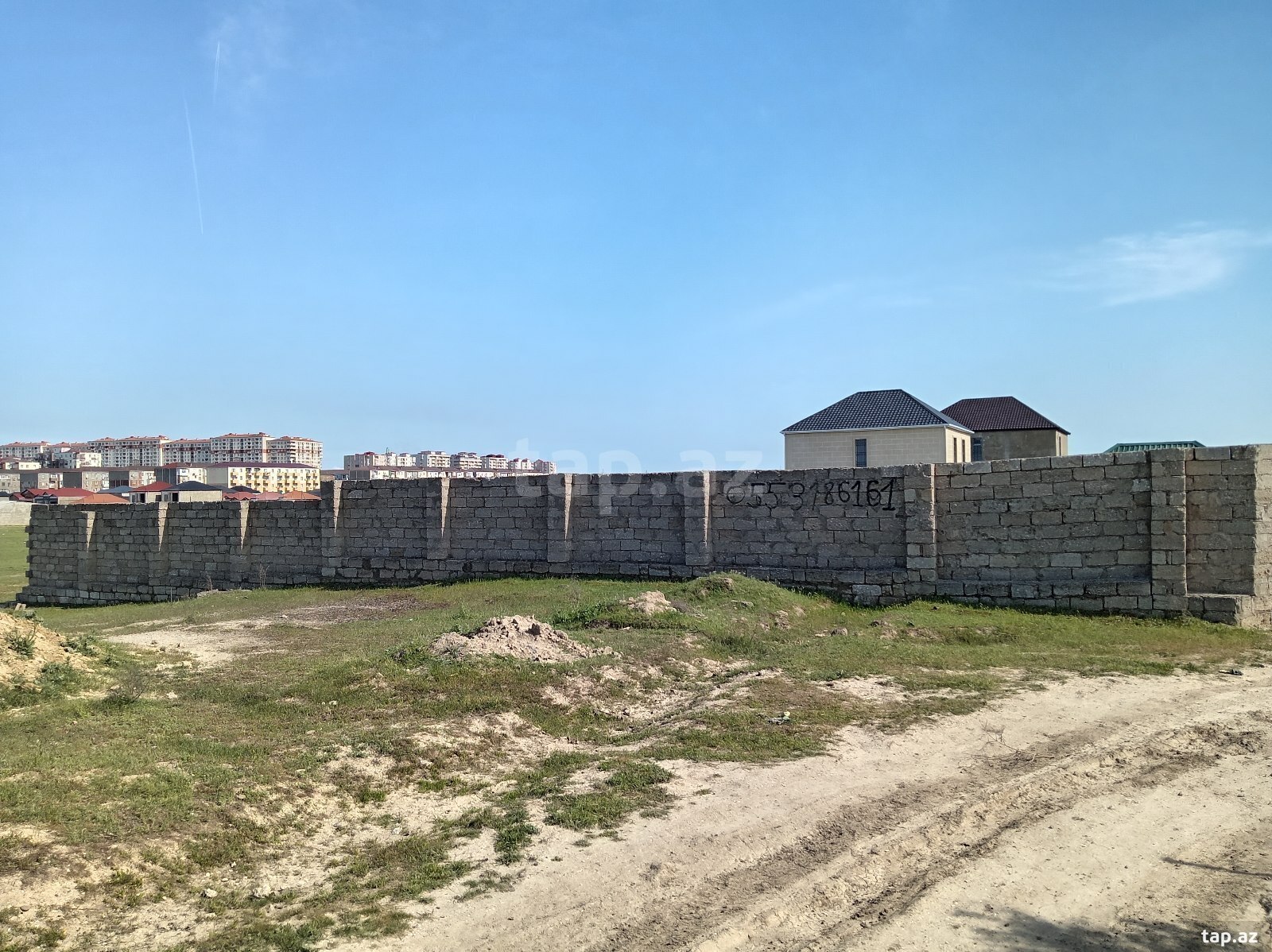 Torpaq satılır, Bakı