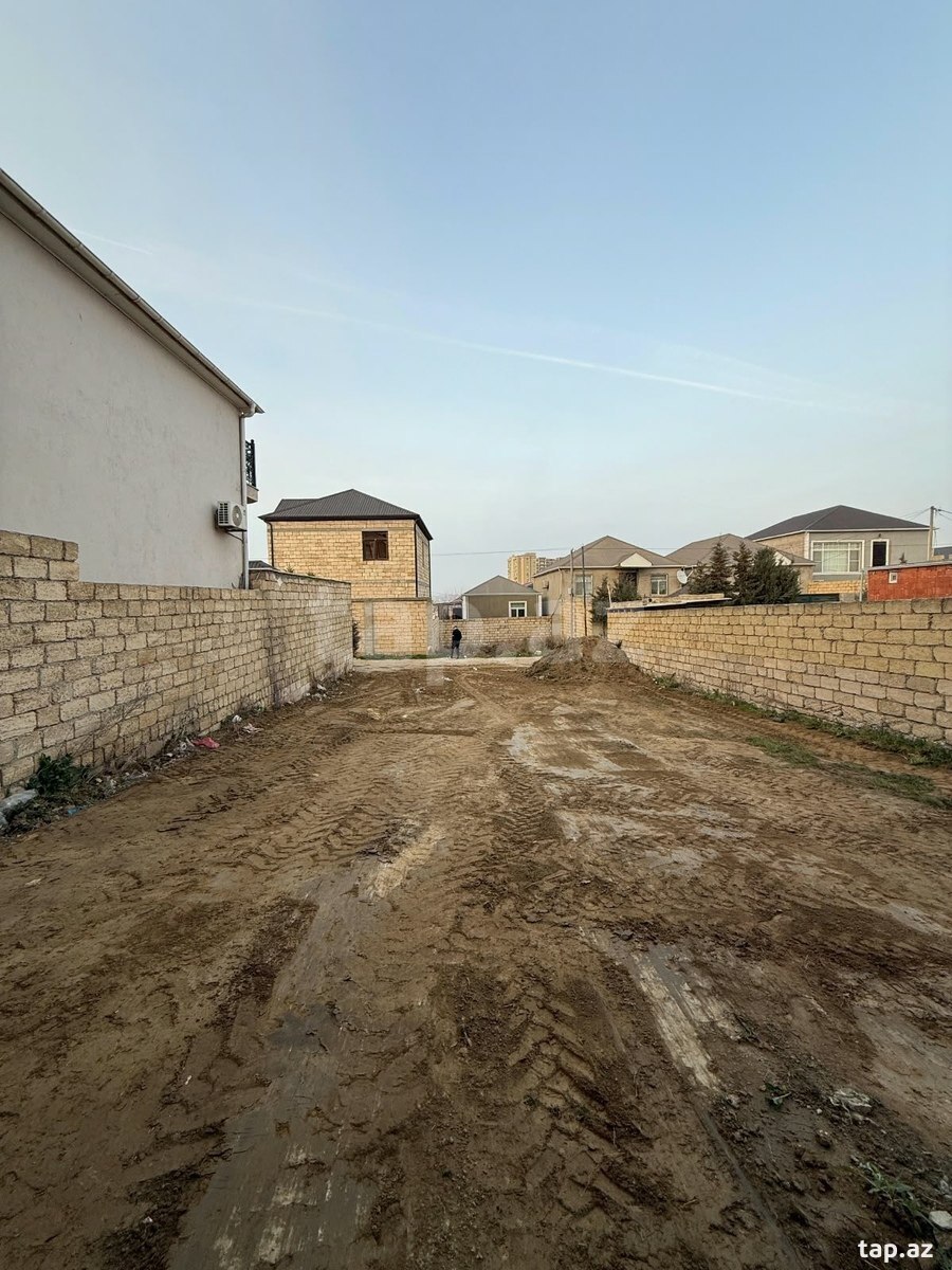 Torpaq satılır, Bakı