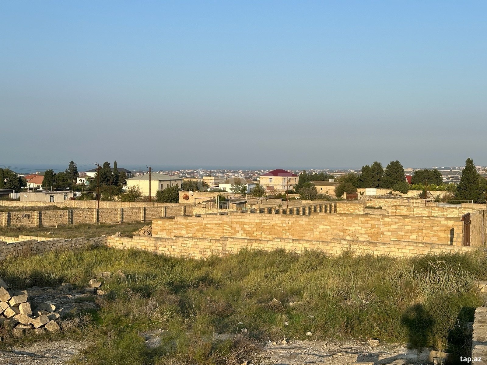 Torpaq satılır, Bakı