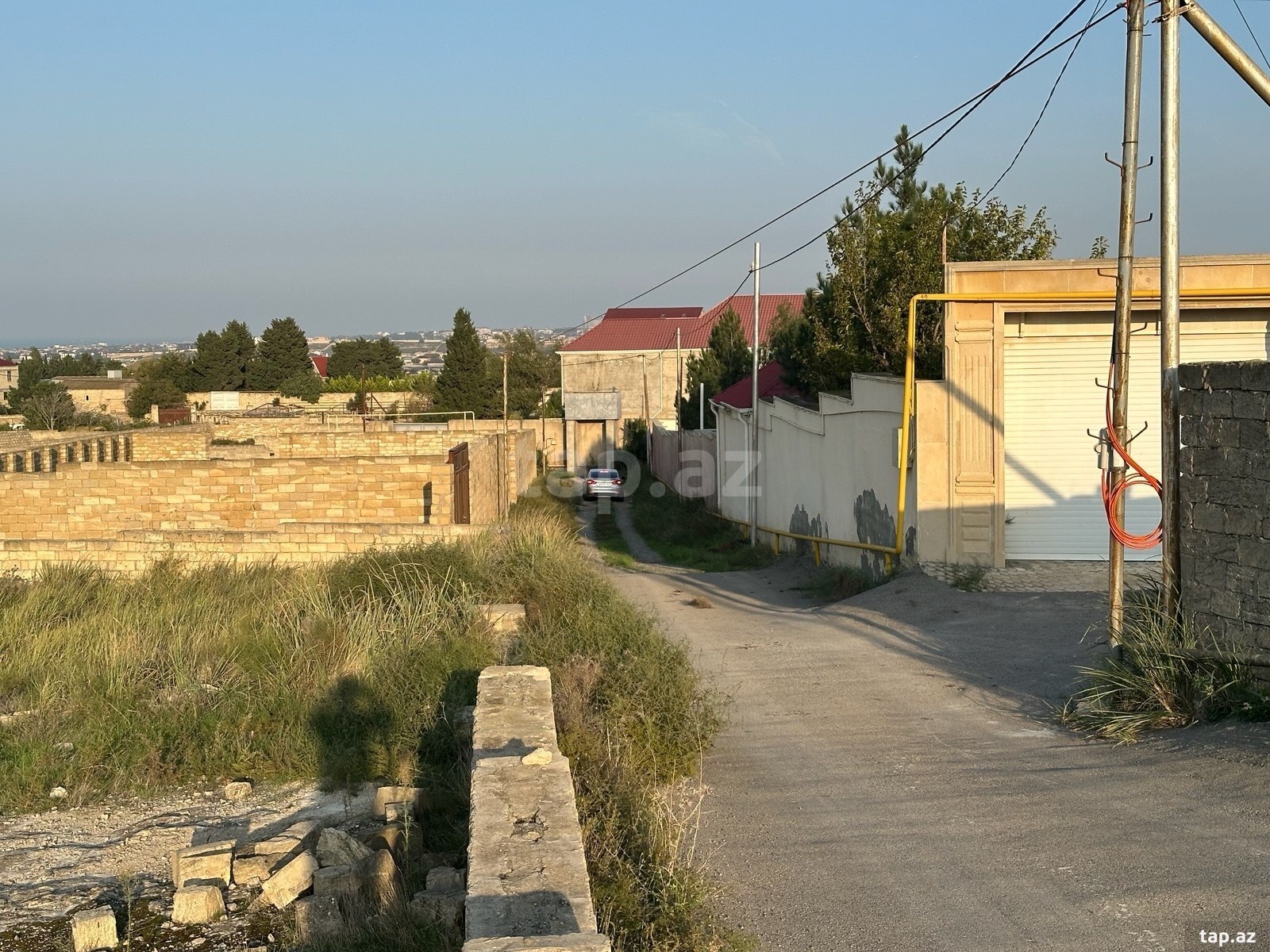 Torpaq satılır, Bakı