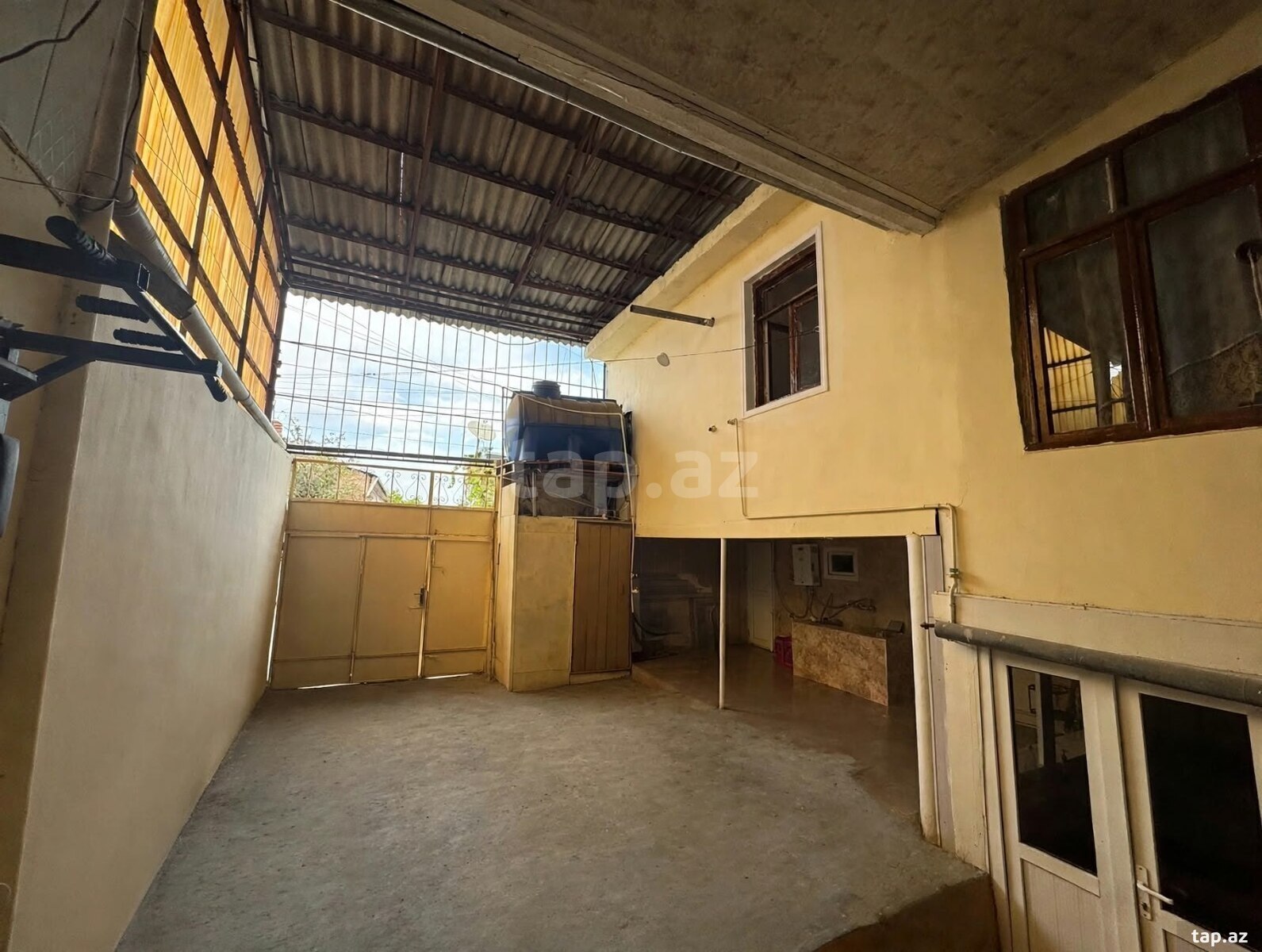 8 otaqlı həyət evi satılır, Gəncə