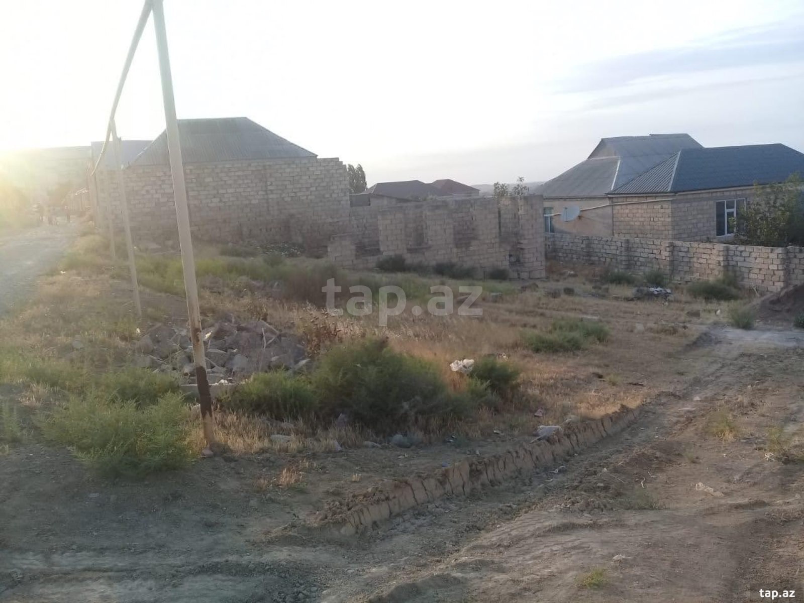 Torpaq satılır, Bakı