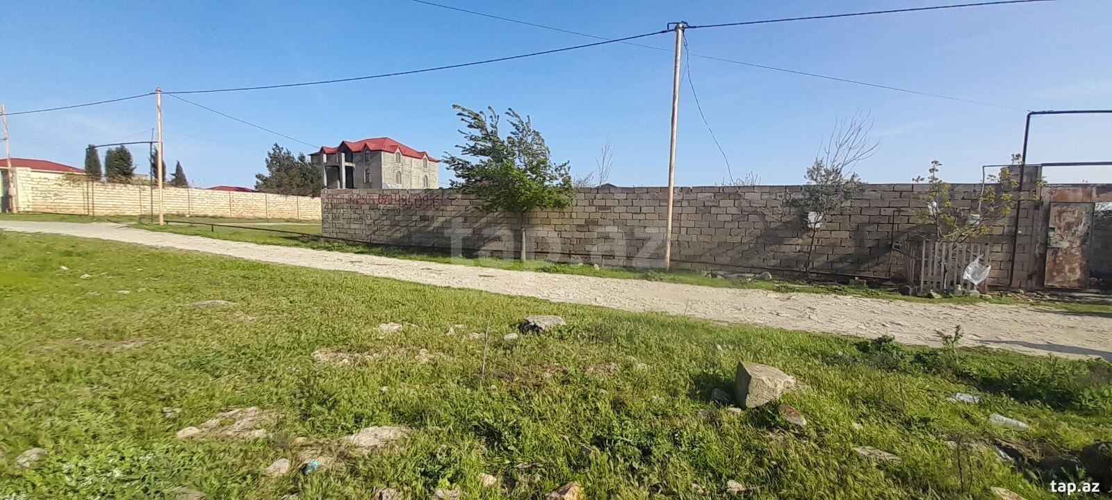 Torpaq satılır, Bakı