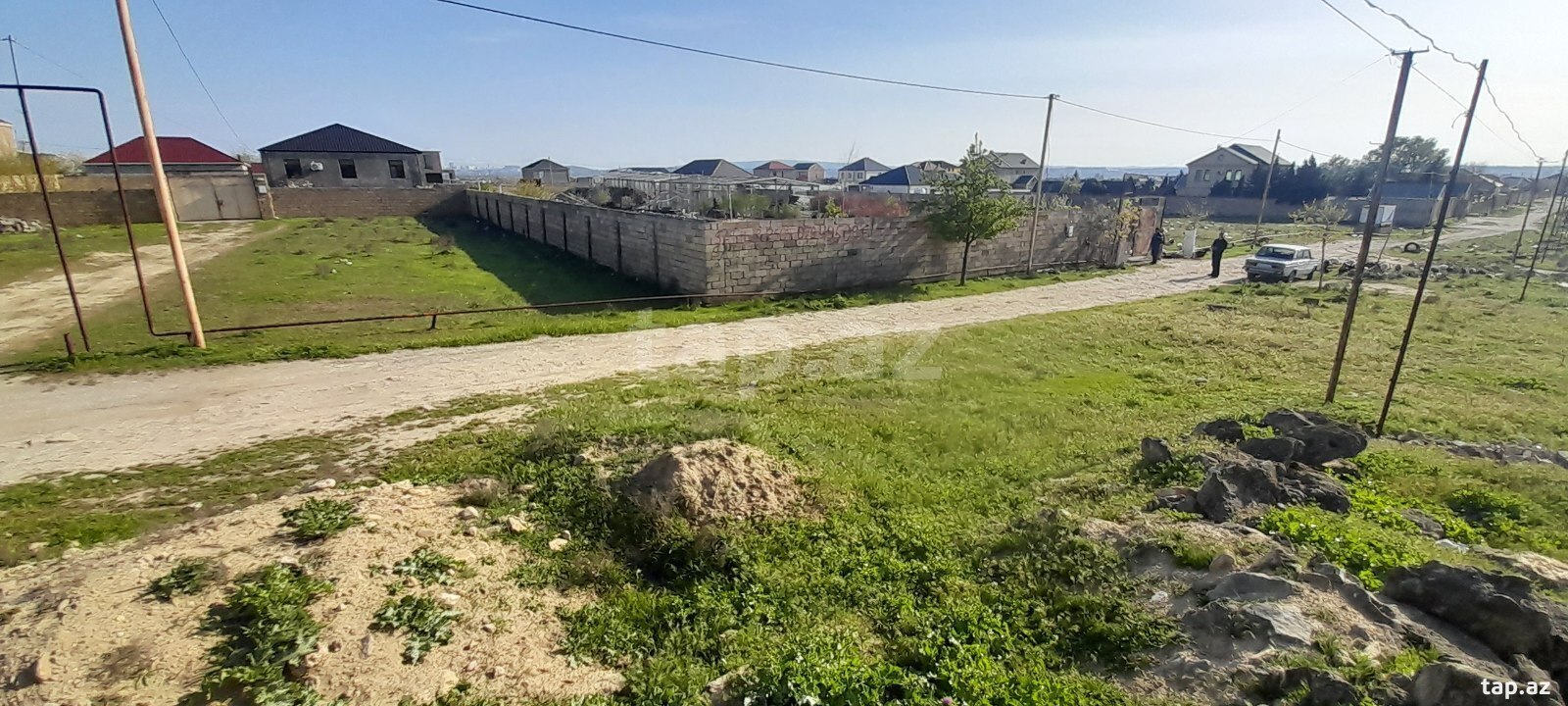 Torpaq satılır, Bakı