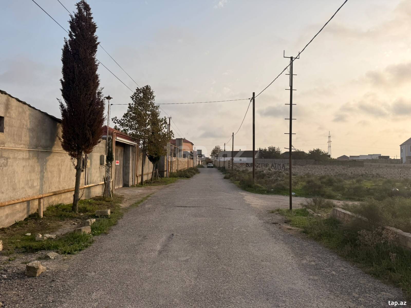 Torpaq satılır, Bakı