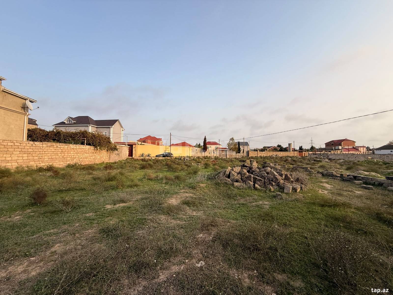Torpaq satılır, Bakı