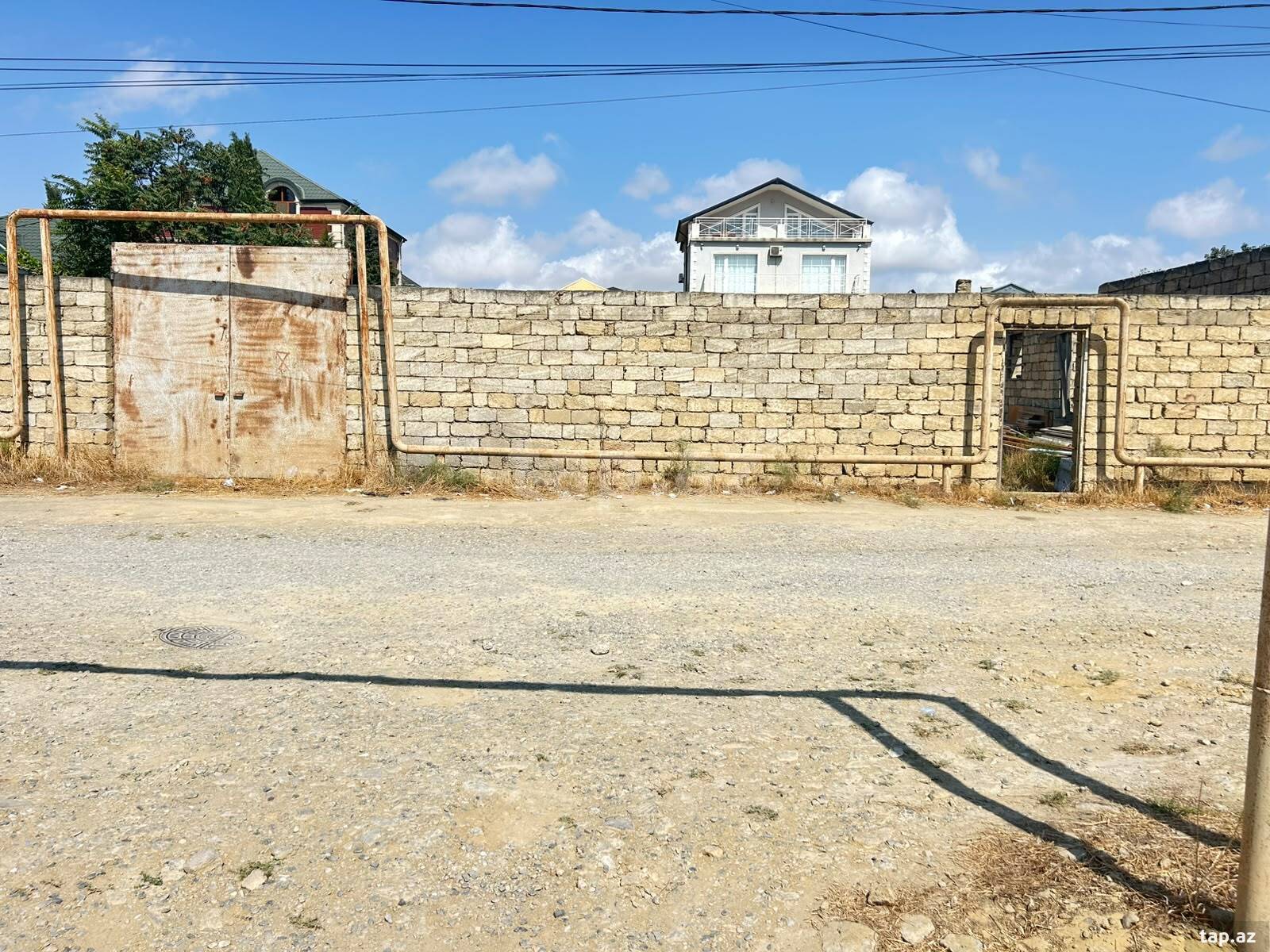 Torpaq satılır, Bakı