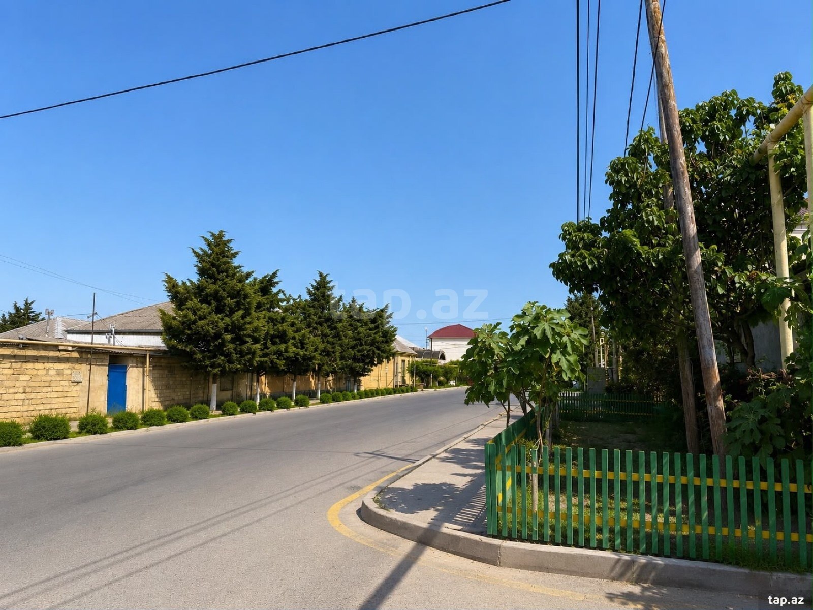 Torpaq satılır, Bakı