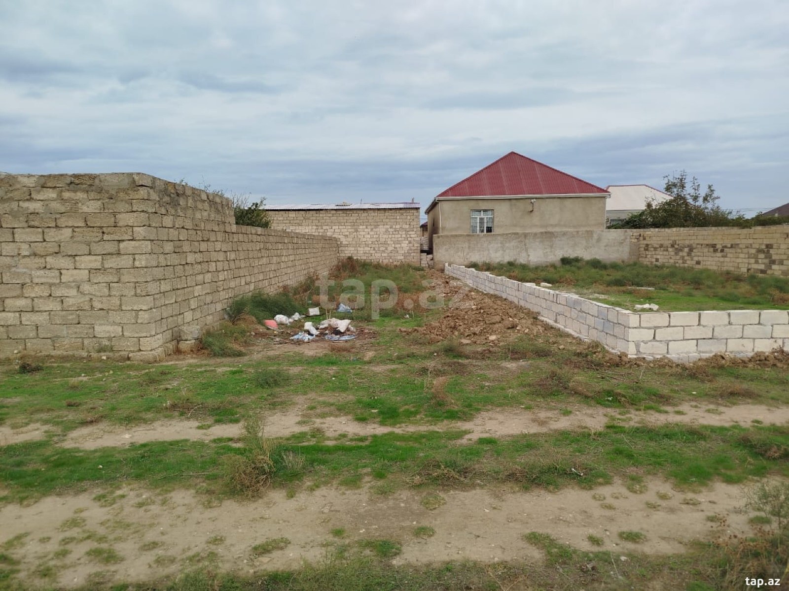 Torpaq satılır, Bakı