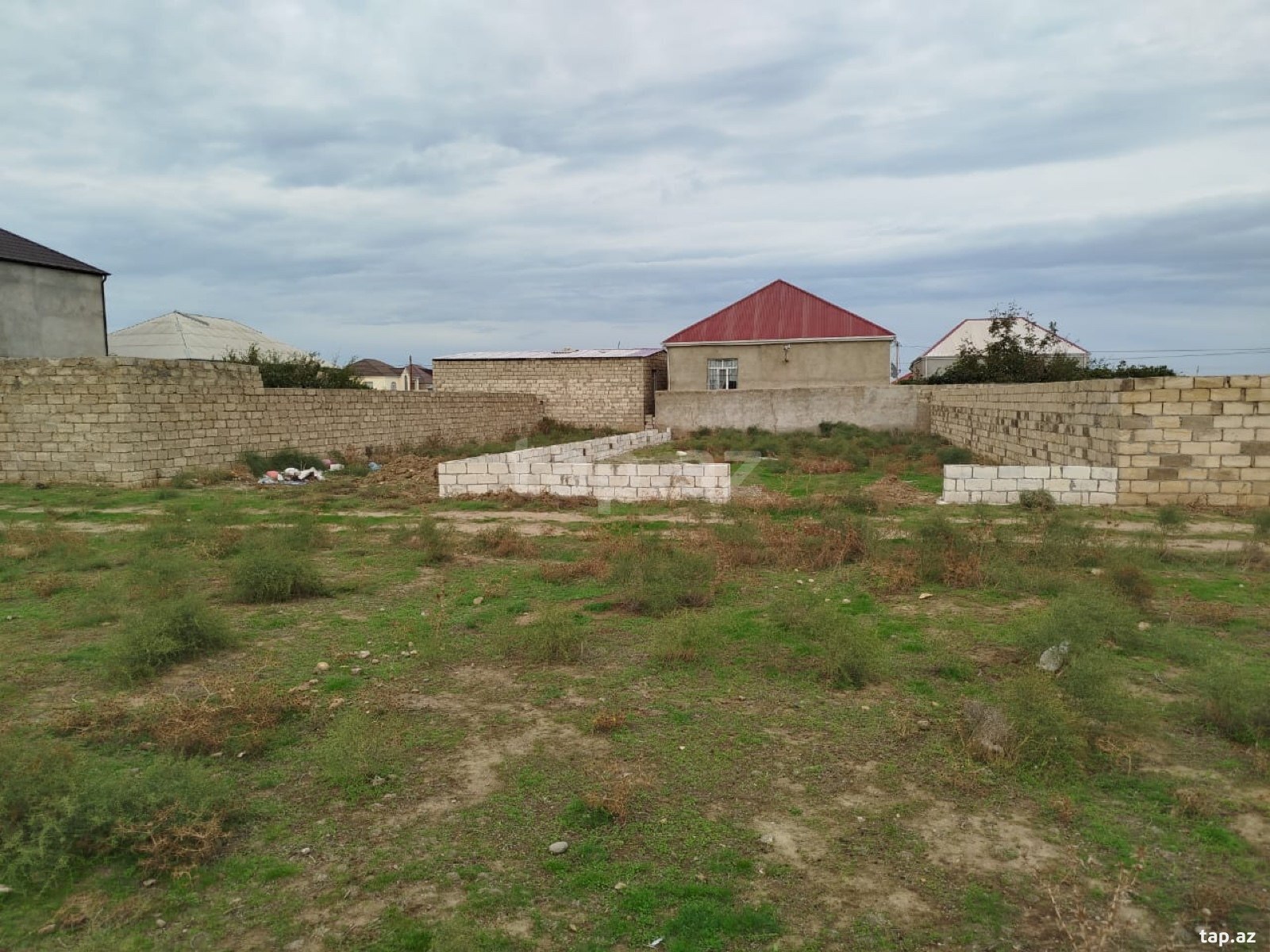 Torpaq satılır, Bakı