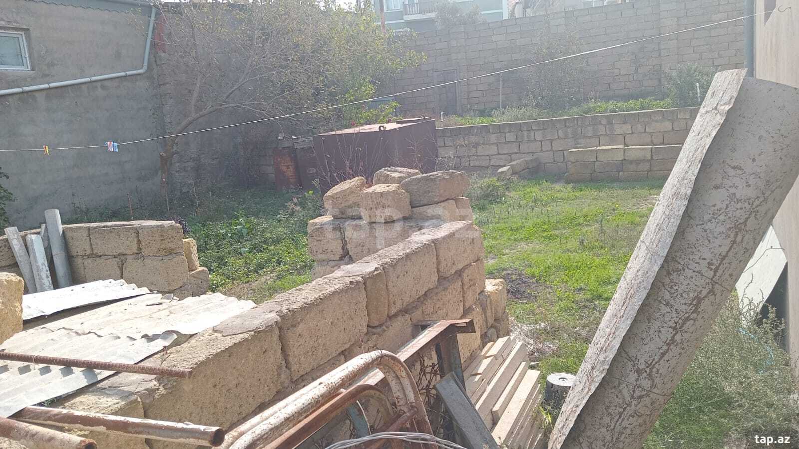 Torpaq satılır, Bakı
