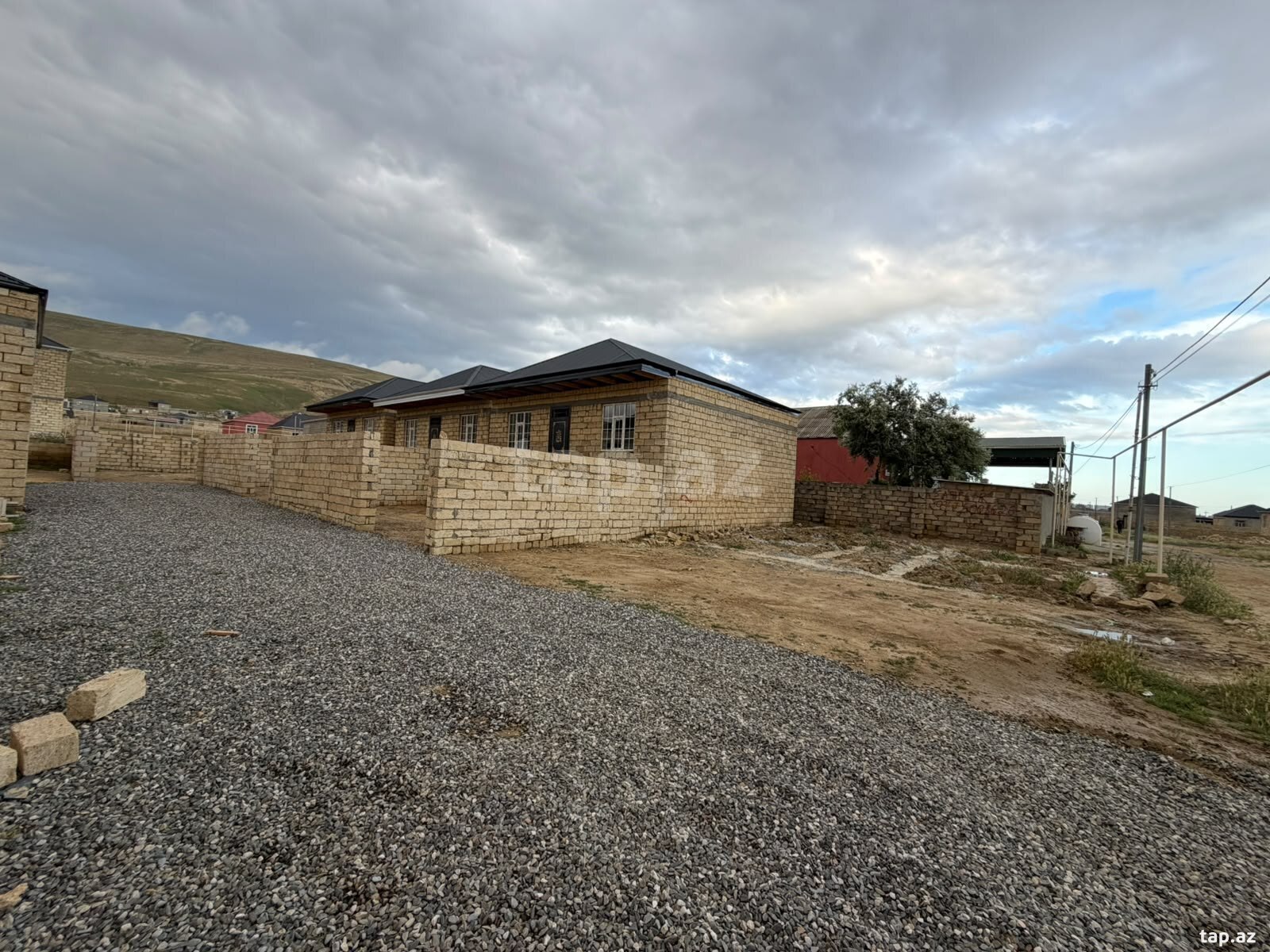 Torpaq satılır, Bakı
